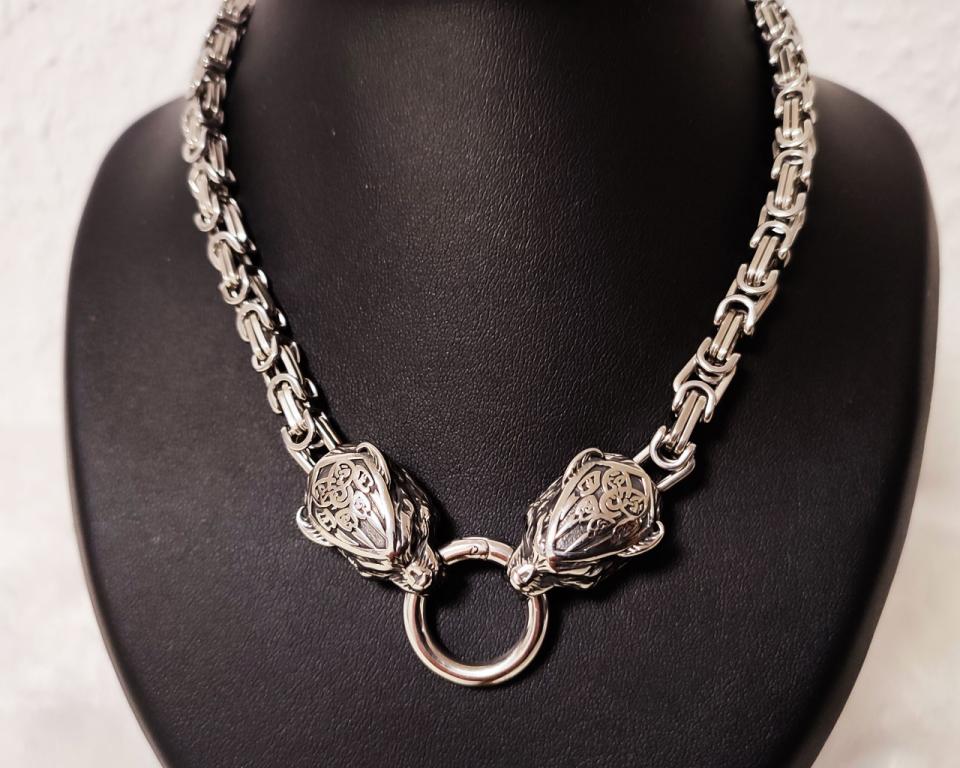 Mächtiger Mittelalterschmuck mit Bärenpfoten-Gravur